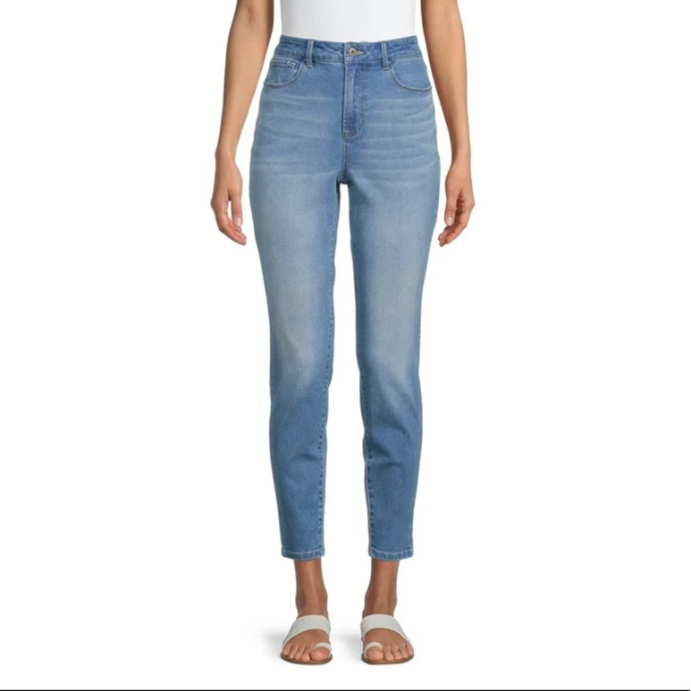 No Boundaries jeans, never worn.
